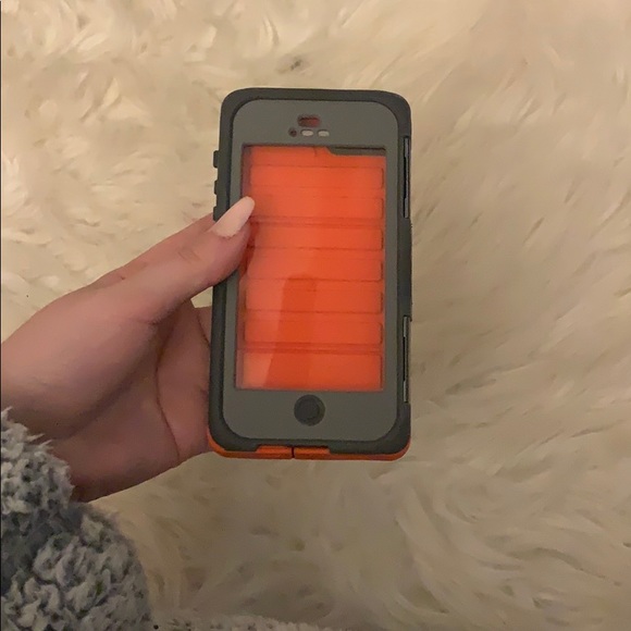 IPhone 5/6 otter box life proof waterproof - Picture 1 of 3